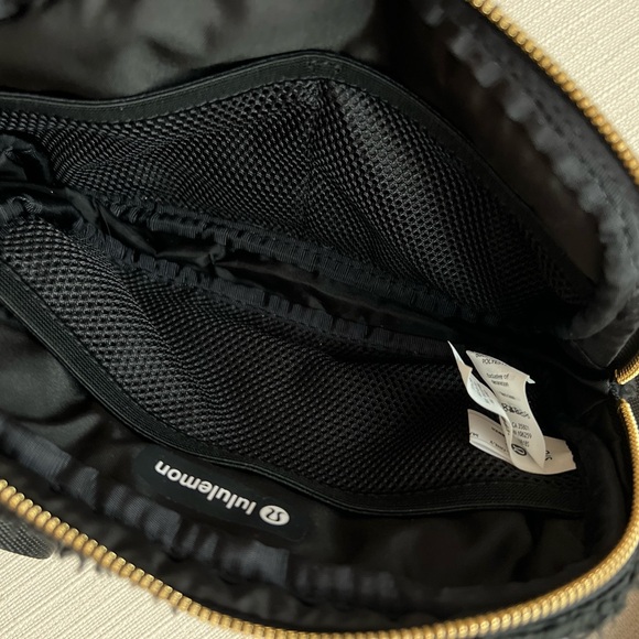 Lululemon Everywhere belt bag 1L fleece - Picture 2 of 5
